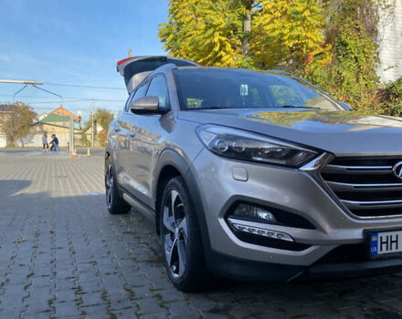 Серый Хендай Туксон, объемом двигателя 2 л и пробегом 168 тыс. км за 19000 $, фото 5 на Automoto.ua