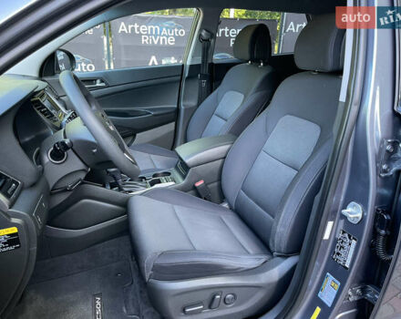 Сірий Хендай Туксон, об'ємом двигуна 2 л та пробігом 93 тис. км за 14300 $, фото 7 на Automoto.ua