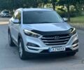 Серый Хендай Туксон, объемом двигателя 2 л и пробегом 210 тыс. км за 15600 $, фото 1 на Automoto.ua
