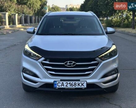 Серый Хендай Туксон, объемом двигателя 2 л и пробегом 210 тыс. км за 15400 $, фото 5 на Automoto.ua