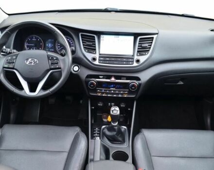 Серый Хендай Туксон, объемом двигателя 1.69 л и пробегом 165 тыс. км за 9600 $, фото 8 на Automoto.ua