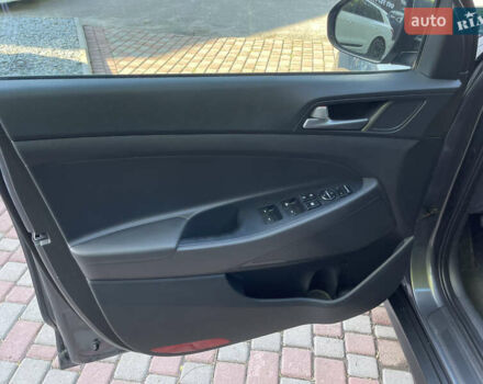 Сірий Хендай Туксон, об'ємом двигуна 2 л та пробігом 93 тис. км за 14300 $, фото 5 на Automoto.ua