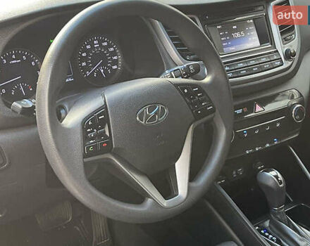 Серый Хендай Туксон, объемом двигателя 2 л и пробегом 125 тыс. км за 15600 $, фото 8 на Automoto.ua