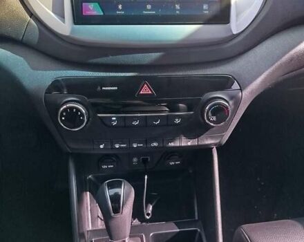 Сірий Хендай Туксон, об'ємом двигуна 1.69 л та пробігом 193 тис. км за 16500 $, фото 14 на Automoto.ua