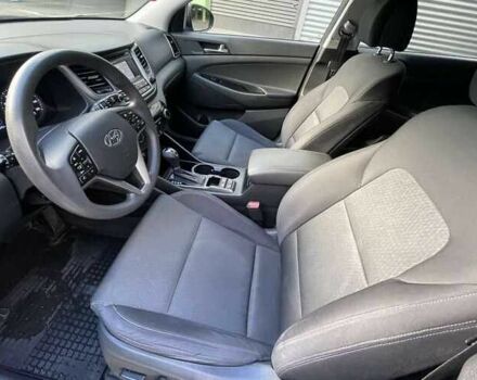 Сірий Хендай Туксон, об'ємом двигуна 2 л та пробігом 125 тис. км за 13600 $, фото 6 на Automoto.ua