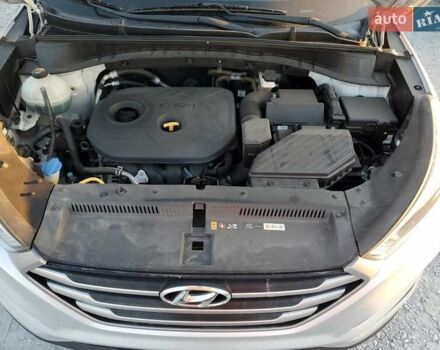 Серый Хендай Туксон, объемом двигателя 2 л и пробегом 111 тыс. км за 2400 $, фото 11 на Automoto.ua