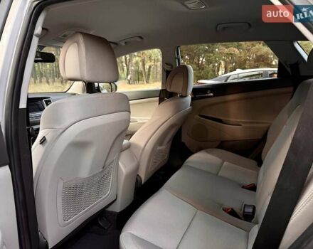 Серый Хендай Туксон, объемом двигателя 2 л и пробегом 58 тыс. км за 17500 $, фото 17 на Automoto.ua