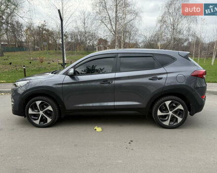 Серый Хендай Туксон, объемом двигателя 2 л и пробегом 195 тыс. км за 15000 $, фото 9 на Automoto.ua