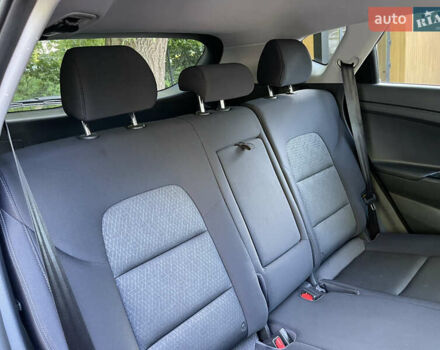 Сірий Хендай Туксон, об'ємом двигуна 2 л та пробігом 93 тис. км за 14300 $, фото 15 на Automoto.ua