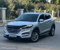 Серый Хендай Туксон, объемом двигателя 2 л и пробегом 210 тыс. км за 15000 $, фото 5 на Automoto.ua
