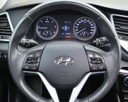 Серый Хендай Туксон, объемом двигателя 1.69 л и пробегом 165 тыс. км за 9600 $, фото 9 на Automoto.ua