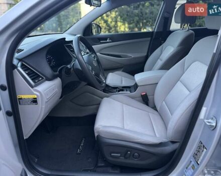 Серый Хендай Туксон, объемом двигателя 2 л и пробегом 210 тыс. км за 15400 $, фото 32 на Automoto.ua