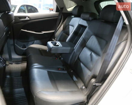 Серый Хендай Туксон, объемом двигателя 2 л и пробегом 126 тыс. км за 19400 $, фото 9 на Automoto.ua