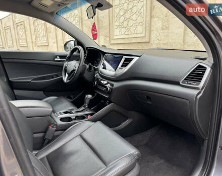 Серый Хендай Туксон, объемом двигателя 2 л и пробегом 183 тыс. км за 16400 $, фото 36 на Automoto.ua