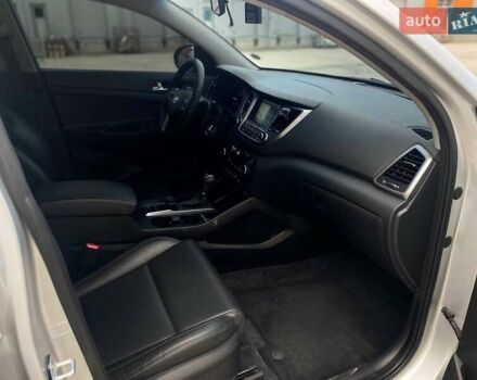 Серый Хендай Туксон, объемом двигателя 1.7 л и пробегом 99 тыс. км за 15490 $, фото 19 на Automoto.ua