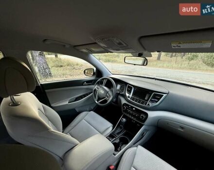 Серый Хендай Туксон, объемом двигателя 2 л и пробегом 58 тыс. км за 17500 $, фото 19 на Automoto.ua