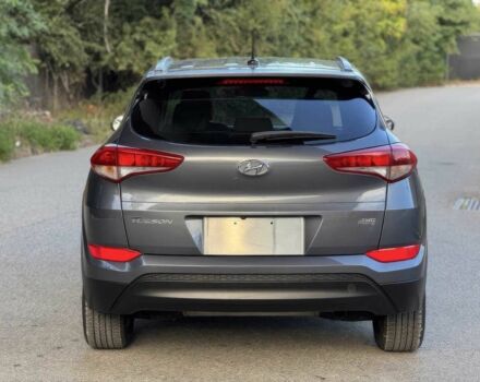 Сірий Хендай Туксон, об'ємом двигуна 2 л та пробігом 77 тис. км за 13300 $, фото 5 на Automoto.ua