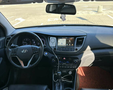 Серый Хендай Туксон, объемом двигателя 1.69 л и пробегом 184 тыс. км за 17000 $, фото 9 на Automoto.ua