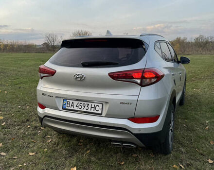 Хендай Туксон 2016 в Кропивницком (Кировограде) на Automoto.ua Серый Хендай Туксон, объемом двигателя 2 л и пробегом 185 тыс. км за 20000 $, фото 4 на Automoto.ua