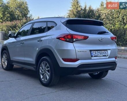 Серый Хендай Туксон, объемом двигателя 2 л и пробегом 210 тыс. км за 15400 $, фото 19 на Automoto.ua