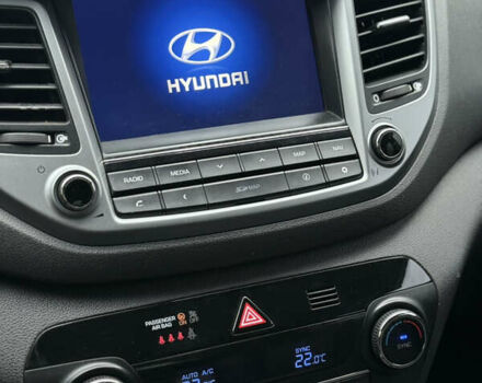 Серый Хендай Туксон, объемом двигателя 2 л и пробегом 195 тыс. км за 15000 $, фото 18 на Automoto.ua