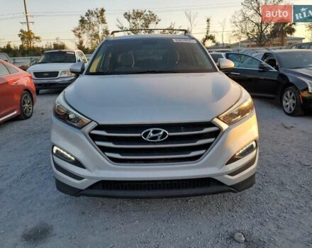 Серый Хендай Туксон, объемом двигателя 2 л и пробегом 111 тыс. км за 2400 $, фото 4 на Automoto.ua