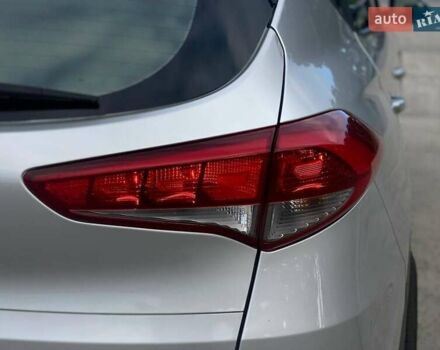 Серый Хендай Туксон, объемом двигателя 1.7 л и пробегом 99 тыс. км за 15490 $, фото 5 на Automoto.ua