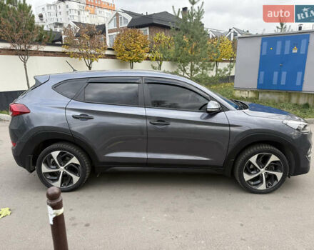 Серый Хендай Туксон, объемом двигателя 2 л и пробегом 195 тыс. км за 15000 $, фото 10 на Automoto.ua