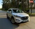 Серый Хендай Туксон, объемом двигателя 2 л и пробегом 58 тыс. км за 17500 $, фото 2 на Automoto.ua