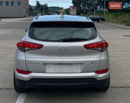 Серый Хендай Туксон, объемом двигателя 1.7 л и пробегом 99 тыс. км за 15490 $, фото 7 на Automoto.ua