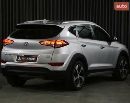 Серый Хендай Туксон, объемом двигателя 2 л и пробегом 126 тыс. км за 19400 $, фото 6 на Automoto.ua
