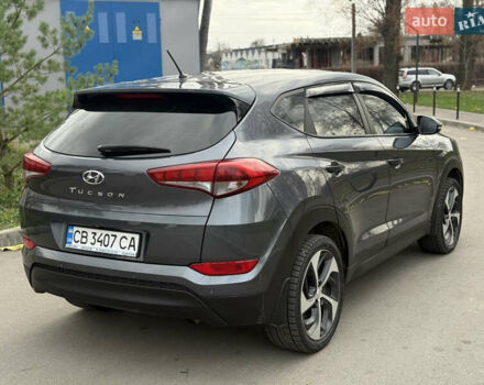 Серый Хендай Туксон, объемом двигателя 2 л и пробегом 195 тыс. км за 15000 $, фото 5 на Automoto.ua
