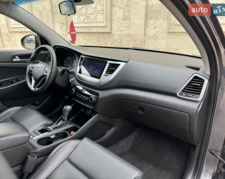 Серый Хендай Туксон, объемом двигателя 2 л и пробегом 183 тыс. км за 16400 $, фото 35 на Automoto.ua