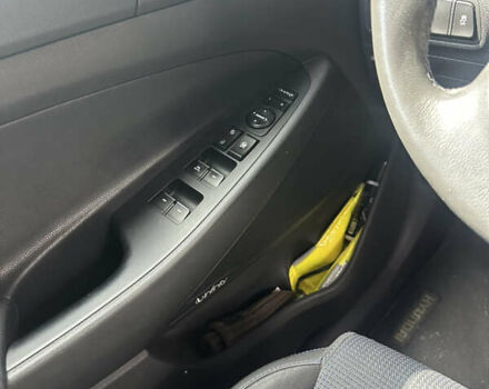 Серый Хендай Туксон, объемом двигателя 2 л и пробегом 166 тыс. км за 20500 $, фото 13 на Automoto.ua