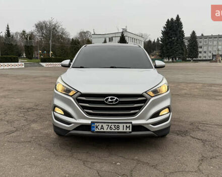 Сірий Хендай Туксон, об'ємом двигуна 2 л та пробігом 206 тис. км за 16000 $, фото 1 на Automoto.ua
