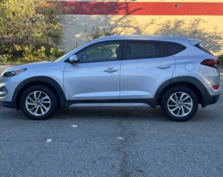 Сірий Хендай Туксон, об'ємом двигуна 2 л та пробігом 70 тис. км за 3900 $, фото 7 на Automoto.ua