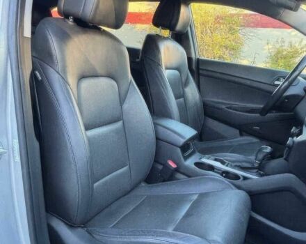 Сірий Хендай Туксон, об'ємом двигуна 2 л та пробігом 70 тис. км за 3900 $, фото 10 на Automoto.ua