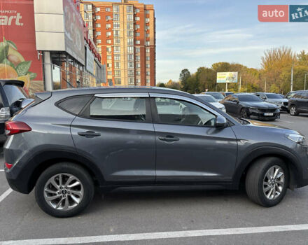 Сірий Хендай Туксон, об'ємом двигуна 2 л та пробігом 38 тис. км за 17000 $, фото 3 на Automoto.ua