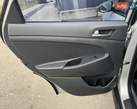 Серый Хендай Туксон, объемом двигателя 2 л и пробегом 122 тыс. км за 17500 $, фото 14 на Automoto.ua