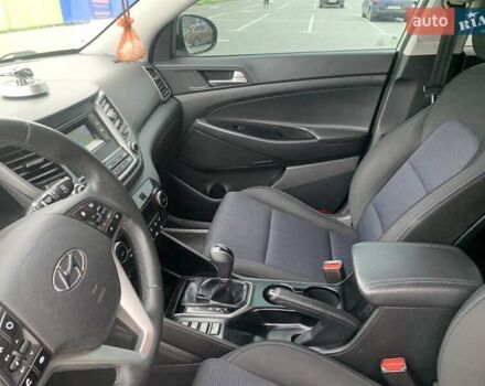 Сірий Хендай Туксон, об'ємом двигуна 2 л та пробігом 189 тис. км за 16900 $, фото 11 на Automoto.ua