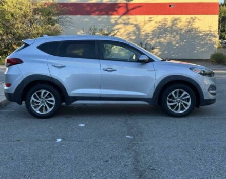 Сірий Хендай Туксон, об'ємом двигуна 2 л та пробігом 70 тис. км за 3900 $, фото 3 на Automoto.ua