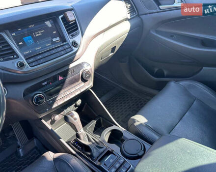 Хендай Туксон 2017 в Киеве на Automoto.ua Серый Хендай Туксон, объемом двигателя 2 л и пробегом 190 тыс. км за 16700 $, фото 23 на Automoto.ua