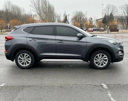 Серый Хендай Туксон, объемом двигателя 2 л и пробегом 46 тыс. км за 24500 $, фото 6 на Automoto.ua