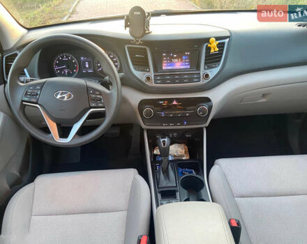 Хендай Туксон 2017 в Киеве на Automoto.ua Серый Хендай Туксон, объемом двигателя 2 л и пробегом 98 тыс. км за 12999 $, фото 7 на Automoto.ua