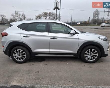 Сірий Хендай Туксон, об'ємом двигуна 2 л та пробігом 98 тис. км за 18500 $, фото 3 на Automoto.ua