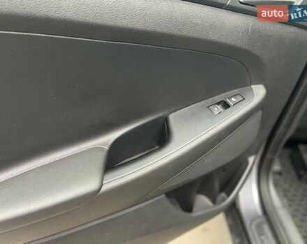 Серый Хендай Туксон, объемом двигателя 2 л и пробегом 193 тыс. км за 15300 $, фото 18 на Automoto.ua