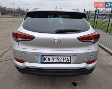 Сірий Хендай Туксон, об'ємом двигуна 2 л та пробігом 98 тис. км за 18500 $, фото 5 на Automoto.ua