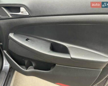 Серый Хендай Туксон, объемом двигателя 2 л и пробегом 193 тыс. км за 15300 $, фото 22 на Automoto.ua