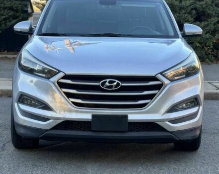 Сірий Хендай Туксон, об'ємом двигуна 2 л та пробігом 70 тис. км за 3900 $, фото 1 на Automoto.ua