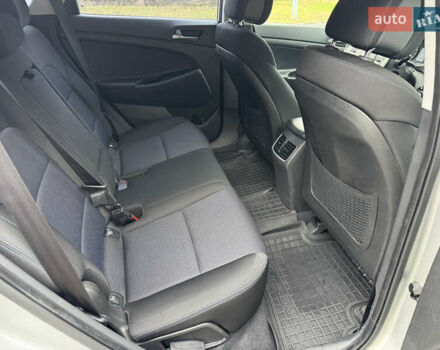 Серый Хендай Туксон, объемом двигателя 2 л и пробегом 122 тыс. км за 17500 $, фото 10 на Automoto.ua